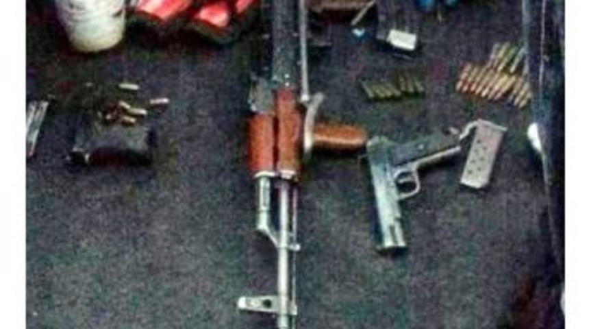 Otomobilde Silah Ve M&uuml;himmat Ele Ge&ccedil;irildi