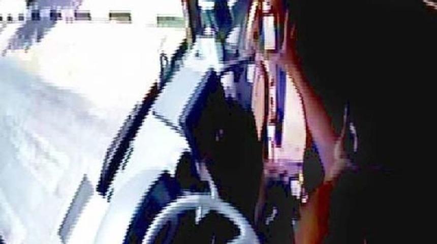 Engelli Kartını Sorduğu Şof&ouml;re Bı&ccedil;ak &Ccedil;ekti