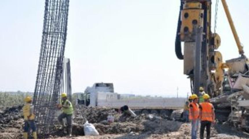 Otoyolun Viyad&uuml;k Ayakları Y&uuml;kseliyor