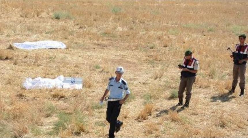 Aksaray&rsquo;Da Otomobil Şarampole Devrildi: 2 &Ouml;l&uuml;, 1 Yaralı