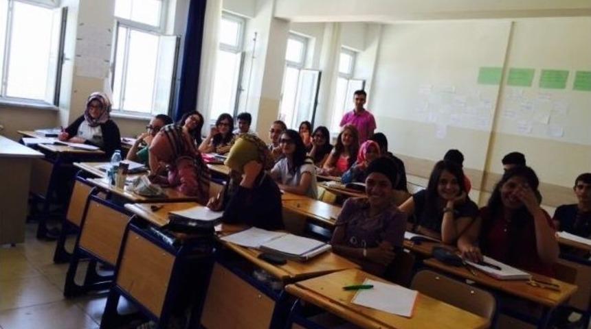 Yaz Tatilinde &Uuml;niversiteye Hazırlık Kursları Devam Ediyor