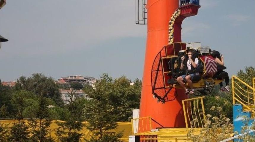 &Ccedil;ocuklar Tatilin Son Haftalarını Lunaparkta Ge&ccedil;iriyor