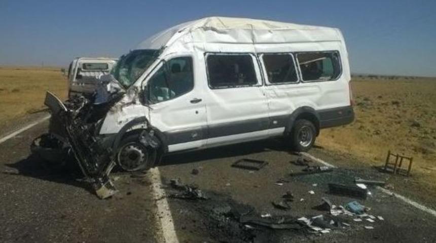 Viranşehir&rsquo;de Kaza: 20 Yaralı