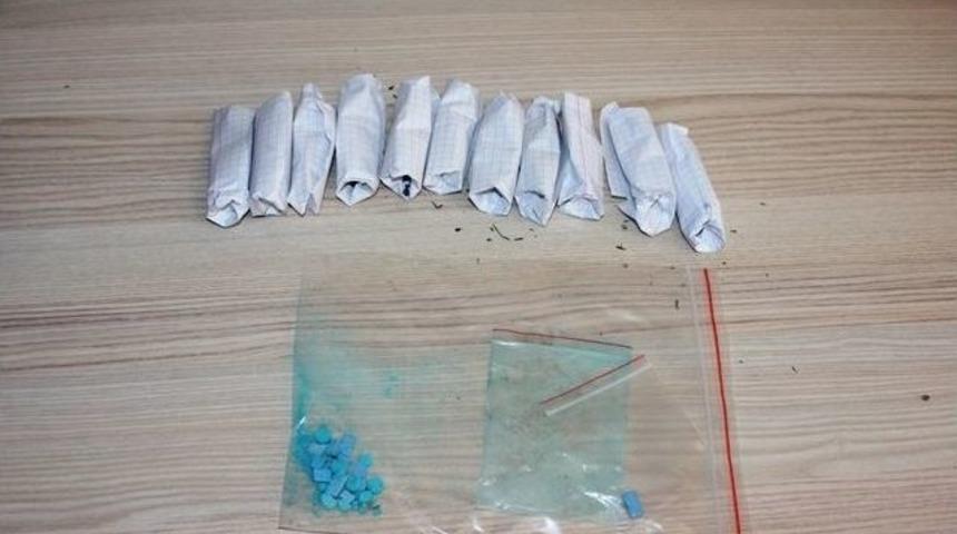 Uyuşturucu Hap Ve Esrar Satan 3 Kişi Tutuklandı