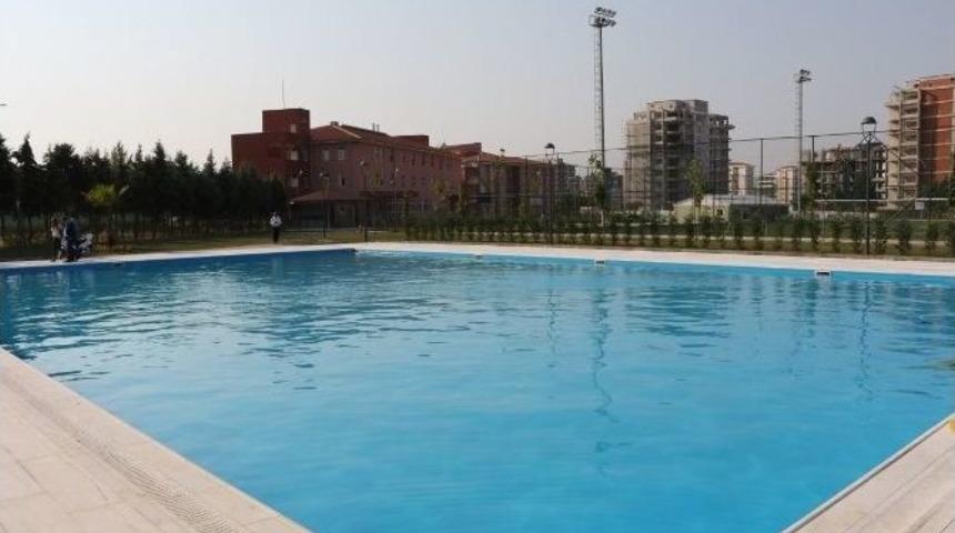 Spor Kompleksi Y&uuml;zme Havuzunda Sezon A&ccedil;ıldı