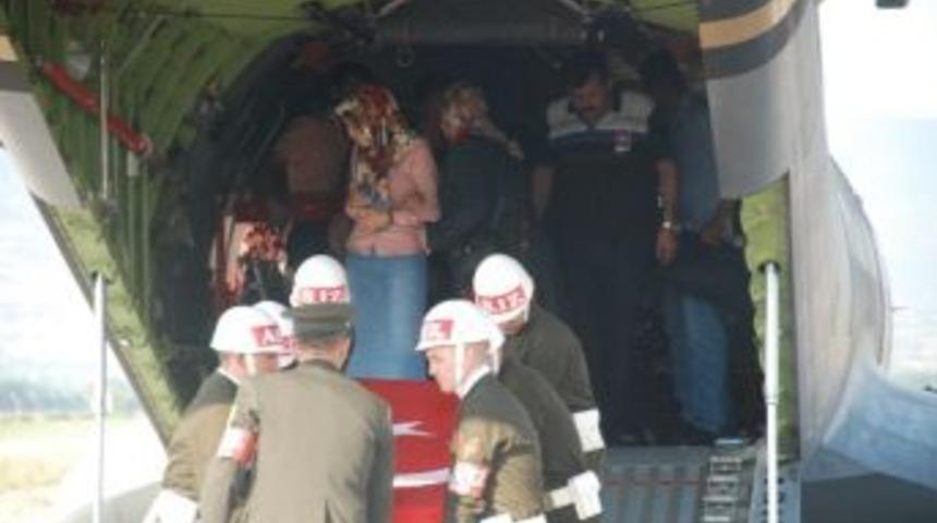 Şehit Teğmenin Cenazesi Tokat&rsquo;a Getirildi