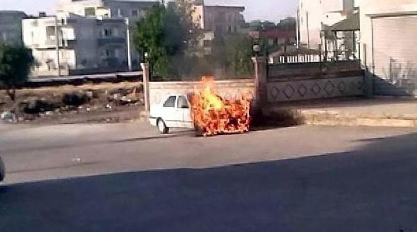 Siverek'te Park Halindeki Otomobil Yandı