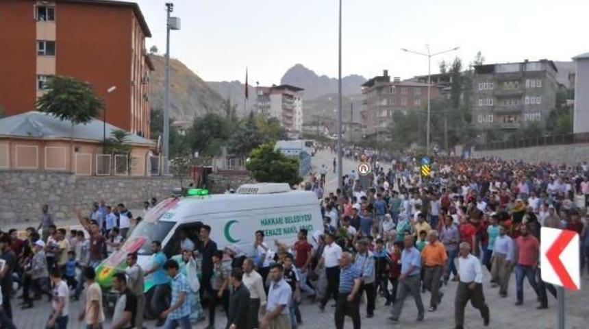 Pkk'lı G&ouml;k, Hakkari'de Toprağa Verildi