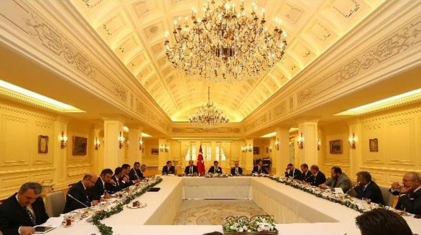 Başbakan Davutoğlu&rsquo;dan &Ouml;nemli Mesajlar: