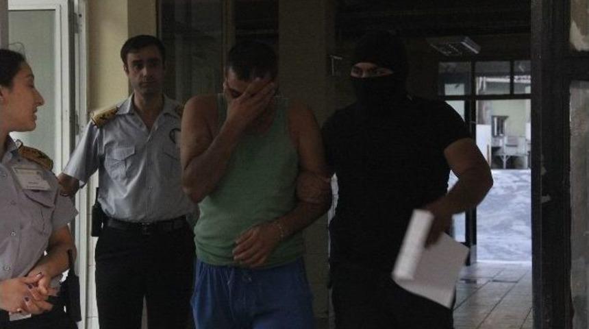 Ter&ouml;r Operasyonunda G&ouml;zaltına Alınan Bir Kişi Sağlık Kontrol&uuml;nden Ge&ccedil;irildi