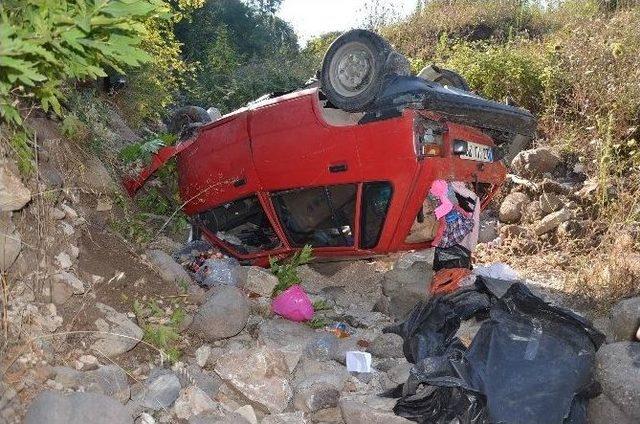 35 Metreden Şarampole Yuvarlanan Otomobilden Sağ Çıktı