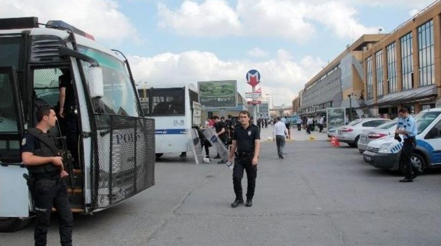 İstanbul Otogarı&rsquo;nda Bı&ccedil;aklı, Sopalı Kavga