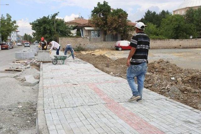 Mimar Sinan Mahallesinde Kaldırım Çalışmaları Devam Ediyor