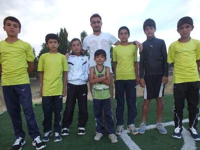 Atletler Milli Takım İ&ccedil;in Ter D&ouml;k&uuml;yor 3