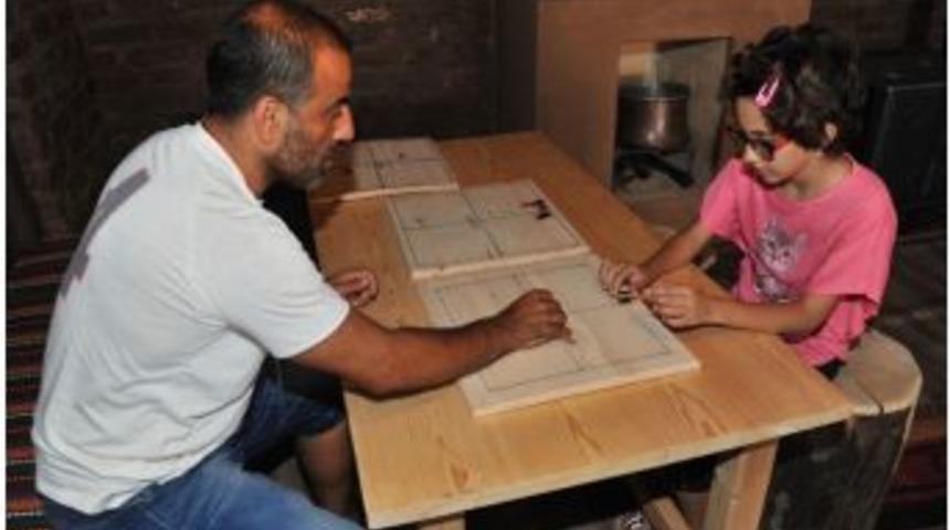 Altınk&ouml;y&rsquo;de &Ccedil;ocuklar G&uuml;m&uuml;ş Telkari Yaptı