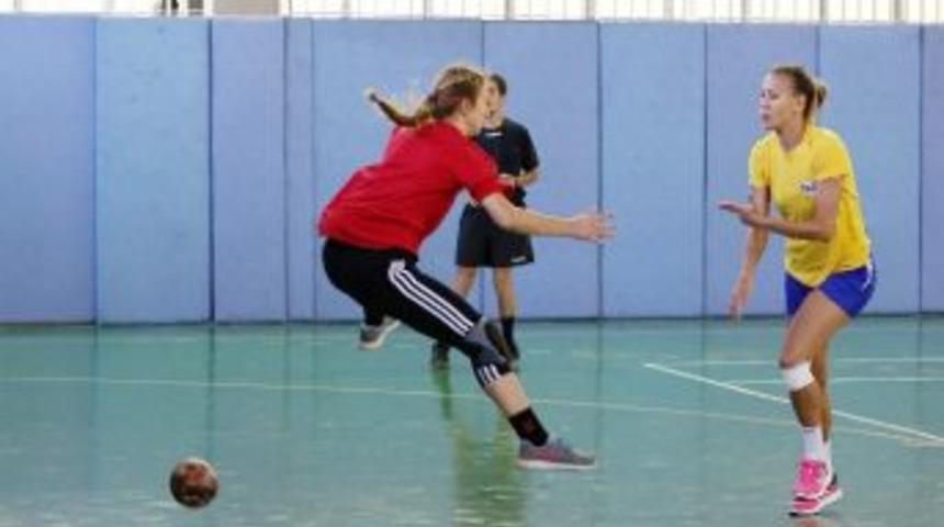 Yenimahalle Belediyespor Sahaya İndi