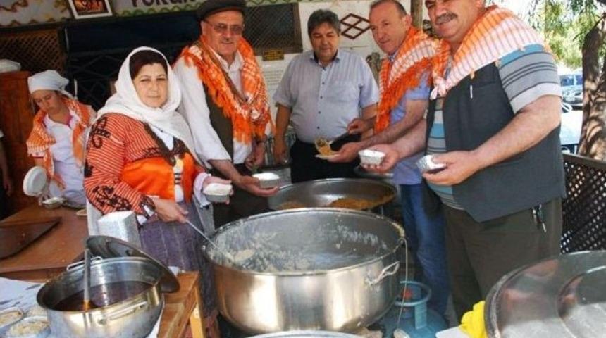 Y&ouml;r&uuml;klerden Şehitlere Saygı