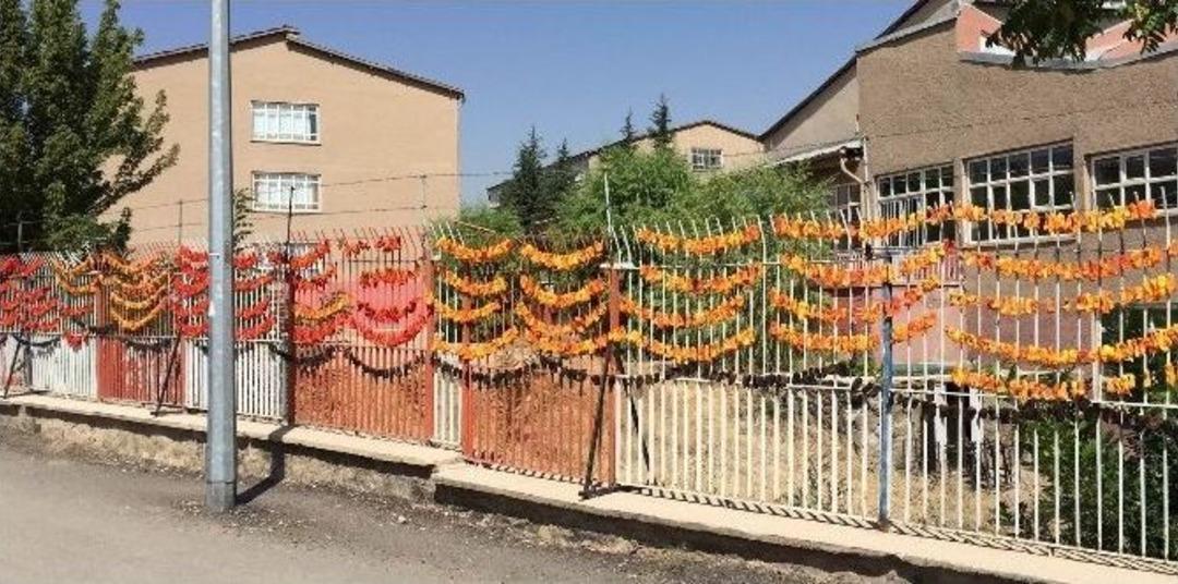 Kış Hazırlığı Okul Duvarlarını S&uuml;sledi