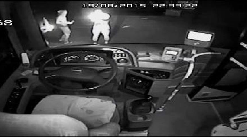 Molotoflu Saldırı Otob&uuml;s Kamerasında