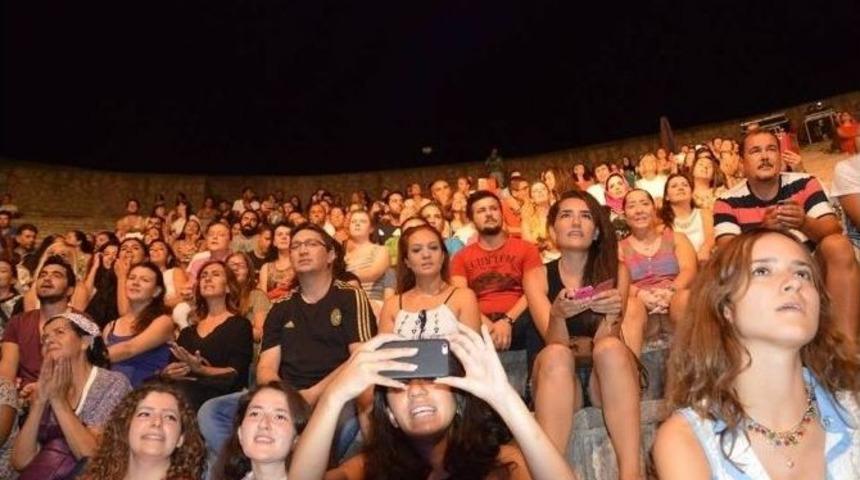 Mehmet Erdem&rsquo;den Edremit&rsquo;te Duygusal Konser