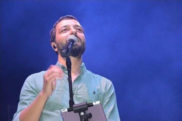 Mehmet Erdem’den Edremit’te Duygusal Konser