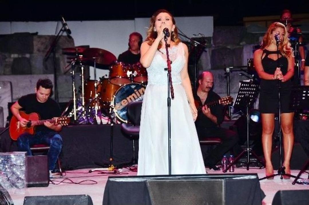 Nil&uuml;fer&rsquo;den Muhteşem Konser