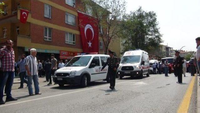 Şehit Barış Akın ın Evinin Önünde Teröre Lanet 2