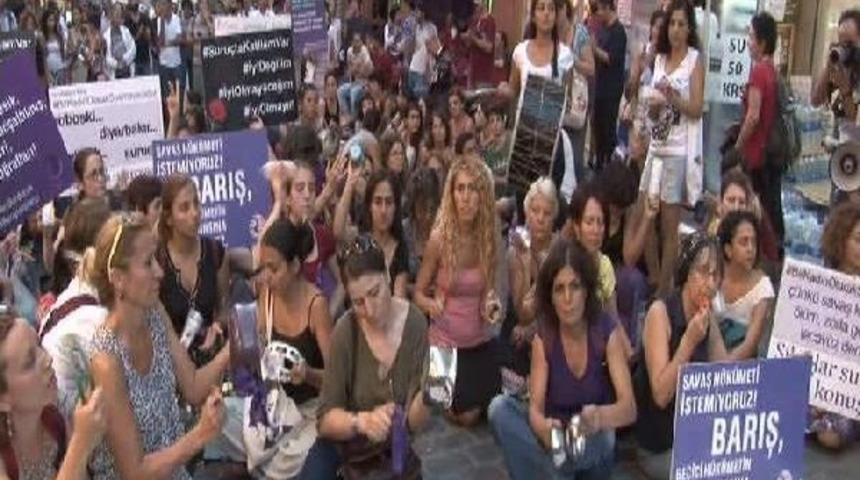 Women Of Turkey Hand Out Letters For Peace Amid Killings, Riot Police Breaks Up Demonstrations