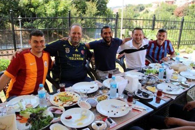 Eski Milli Futbolcu Ümit Karan Taraftar Dernekleriyle Buluştu 1