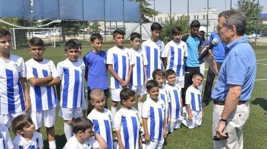 Başkan Ata&ccedil; Geleceğin Sporcularına Sertifikalarını Verdi