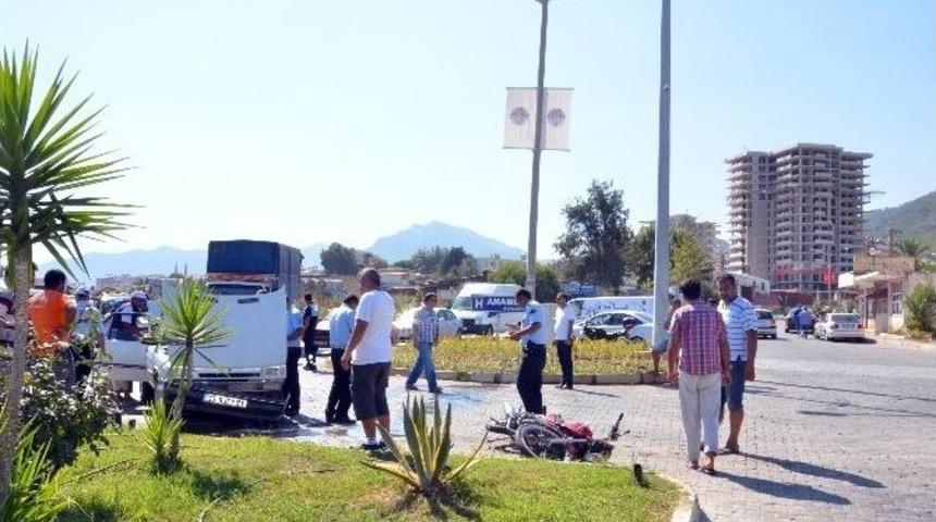Anamur&rsquo;da Otomobil İle Motosiklet &Ccedil;arpıştı: 1 Yaralı