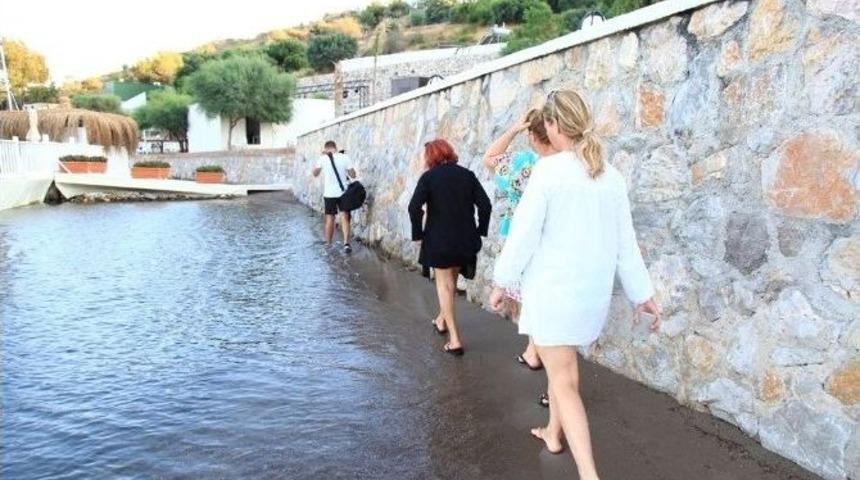 Denize Duvar, İskeleye Asma Kilit