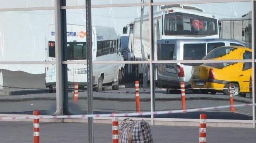 Terminalde Ş&uuml;pheli Valiz Paniği