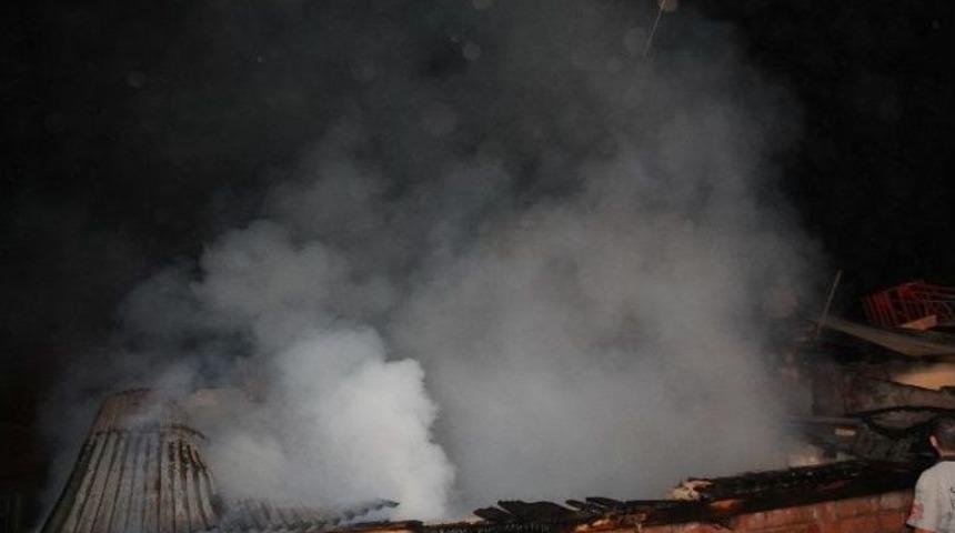 Elazığ&rsquo;da Ev Yangını