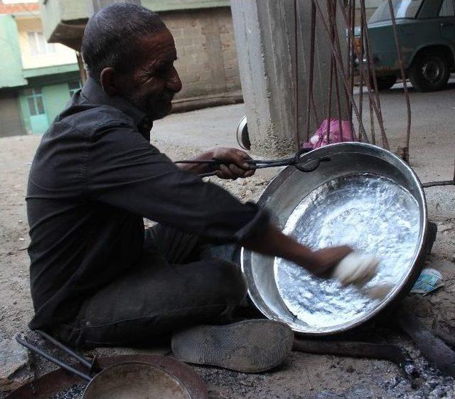 Bir Zamanlar Randevu İle Çalışırdı, Şimdi Köy Köy Dolaşıp İş Arıyor