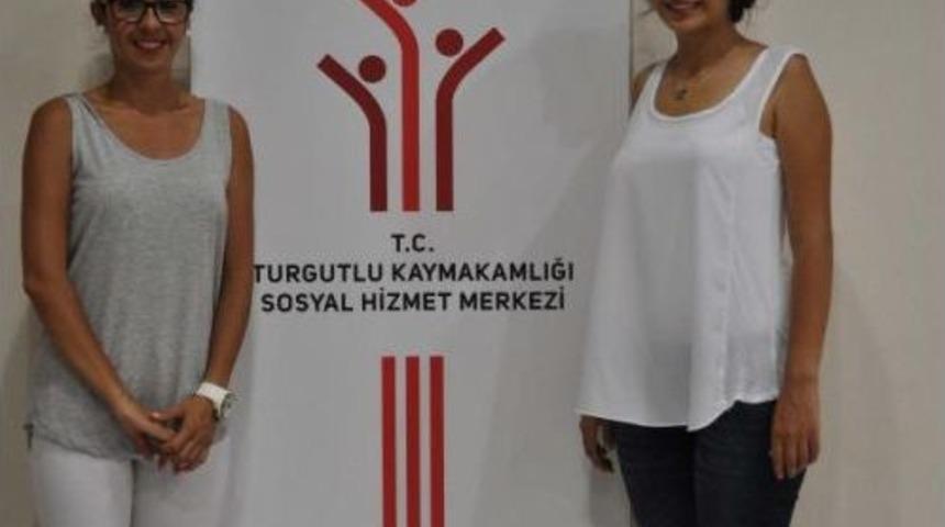 İki G&ouml;n&uuml;ll&uuml; &Ouml;ğretmenden &Ccedil;ocuklara Yardım Eli