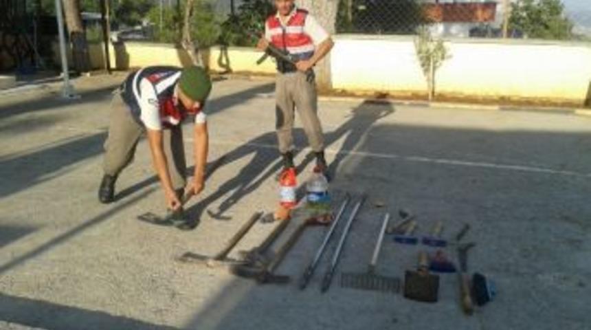 Mersin&rsquo;de Jandarmadan Ka&ccedil;ak Kazı Operasyonu