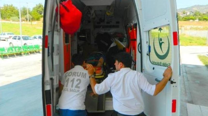 Otomobil Bariyerlere &Ccedil;arptı: 5 Yaralı