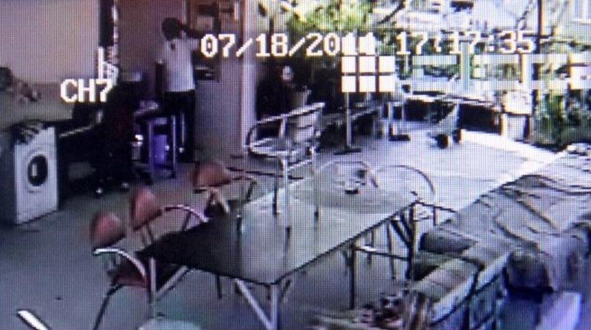 Hırsız Okşar, İş &Ouml;ncesi Ve Sonrası Sa&ccedil;ını Tarar!