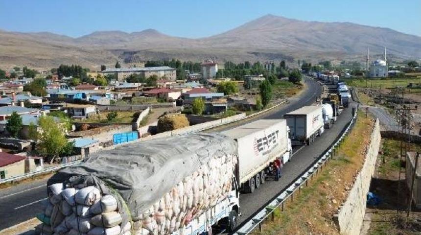 Doğubayazıt- Iğdır Karayolu D&uuml;nden Beri Kapalı