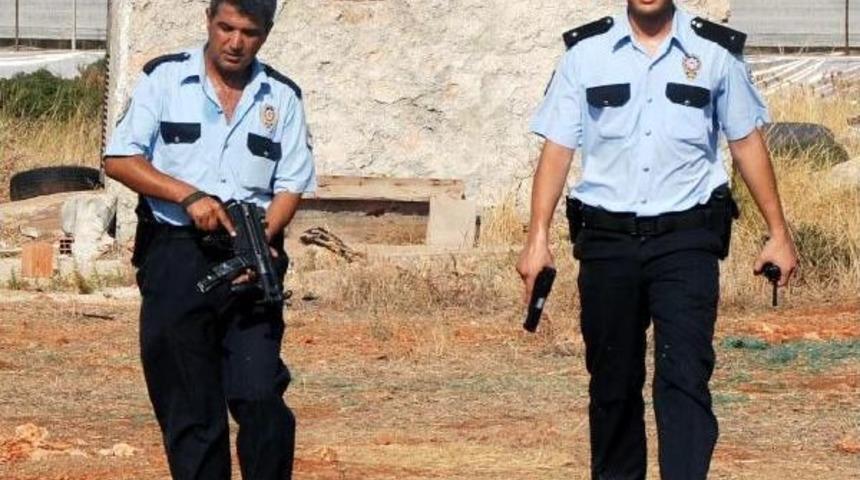 Cezaevi Firarisi Polisi G&ouml;r&uuml;nce Balkondan Atlayıp Ka&ccedil;tı