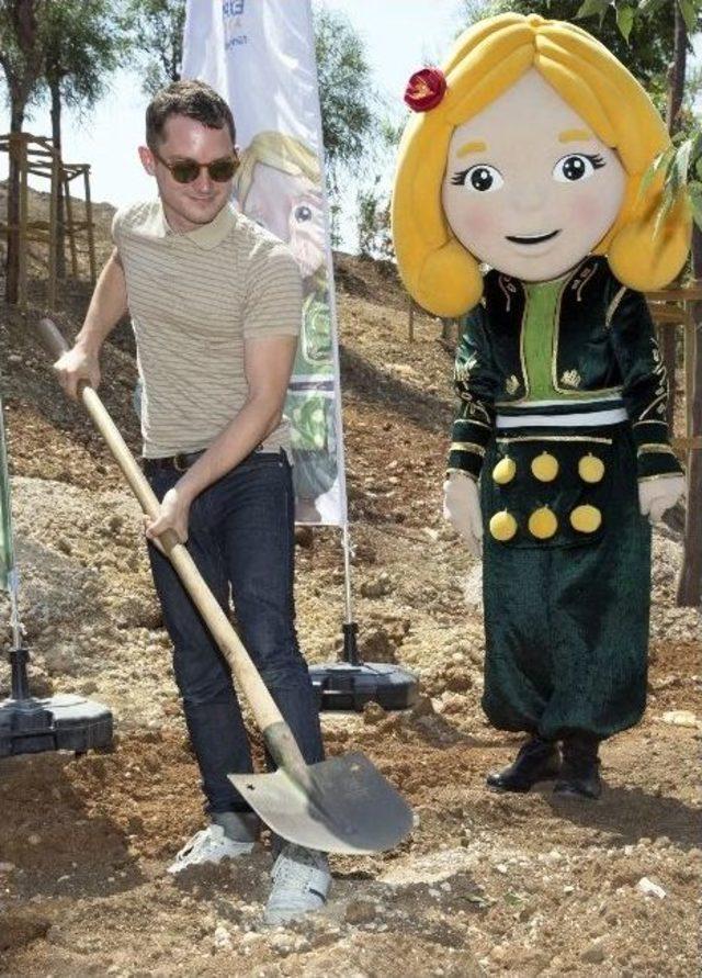 Yüzüklerin Efendisi Frodo’nun Antalya’da Dikili Bir Ağacı Oldu