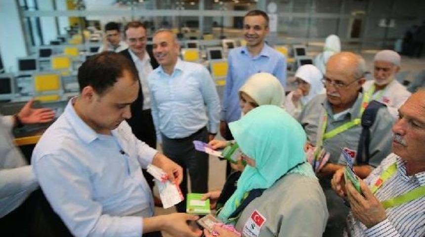 Deniz &Uuml;zerindeki Havalimanında Ilk Uluslararası U&ccedil;uş Kutsal Topraklara Yapıldı