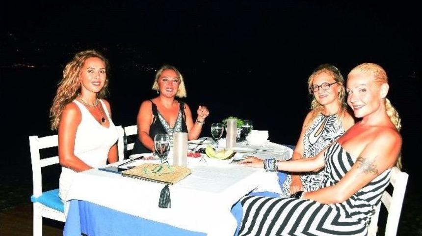 Safiye Soyman Kızıyla Tatilde