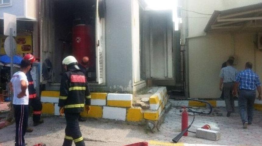 Hastaneye Ait Trafoda &Ccedil;ıkan Yangın Korkuttu