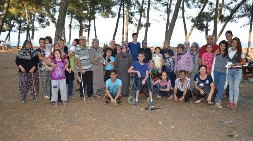Engelliler Piknikte Stres Attı