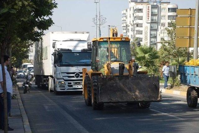 Arızalanan Tır Trafiği Tıkadı