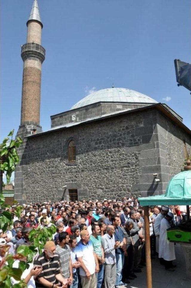 Trabzon da Intihar Eden Polis, Erzurum da Toprağa Verildi 2