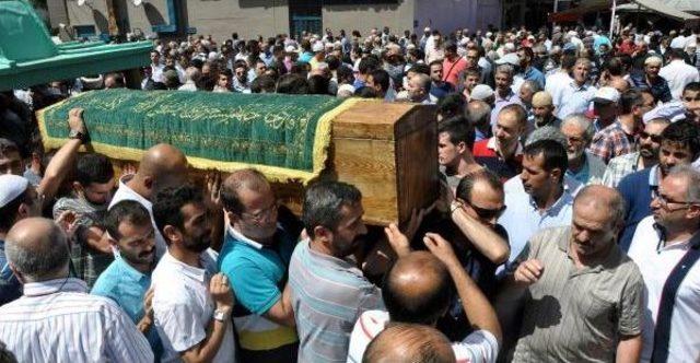 Trabzon da Intihar Eden Polis, Erzurum da Toprağa Verildi 3