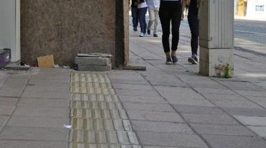 Engele Takılan Engelli Yolu